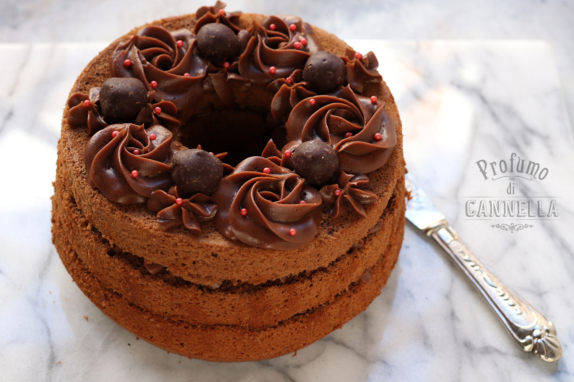 Chiffon Cake Al Cacao Con Frosting Alla Nocciolata Profumo Di Cannella