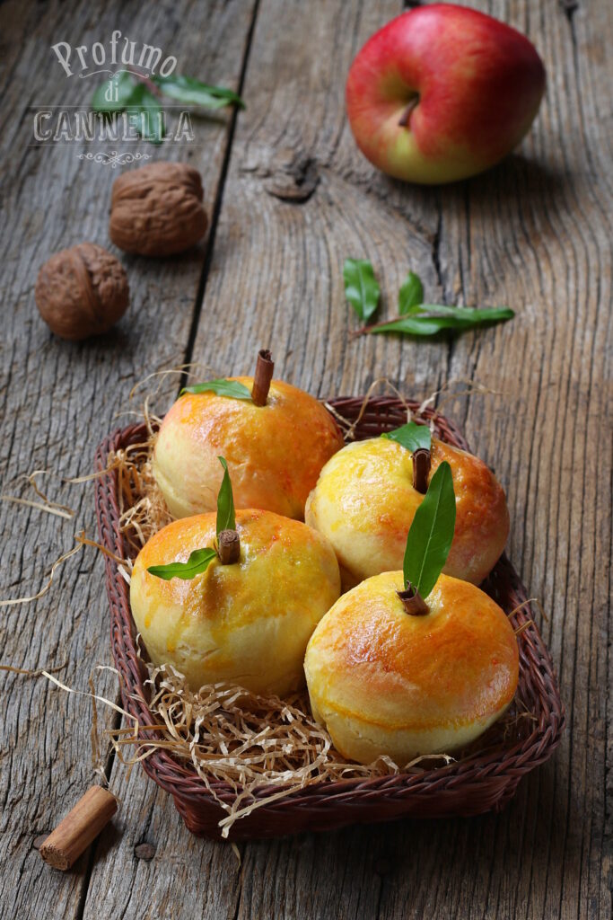 Brioche alle mele - a forma di mela - Profumo di Cannella